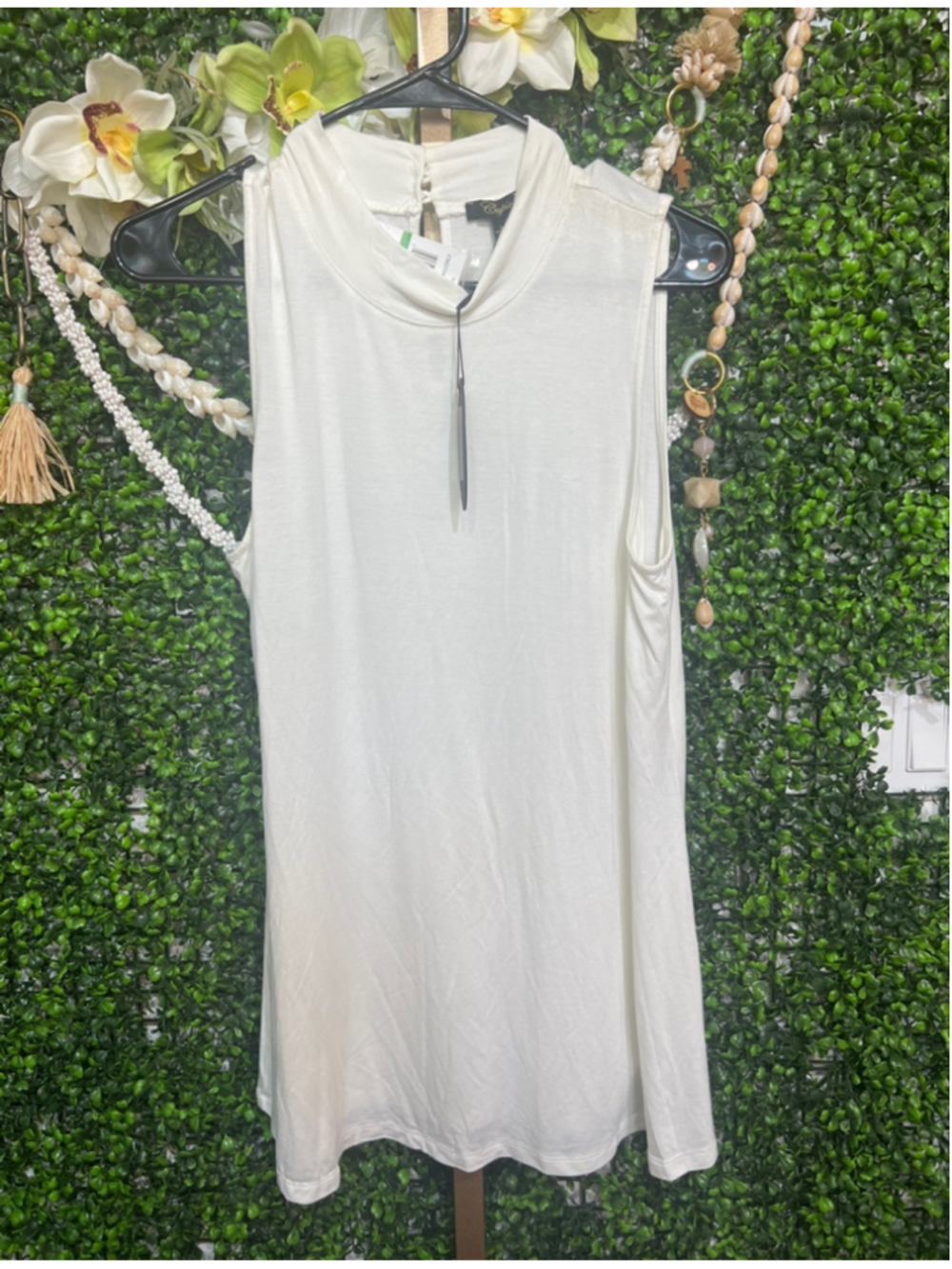 Women's Cupio White Mock Neck Sleeveless Tank Top Large